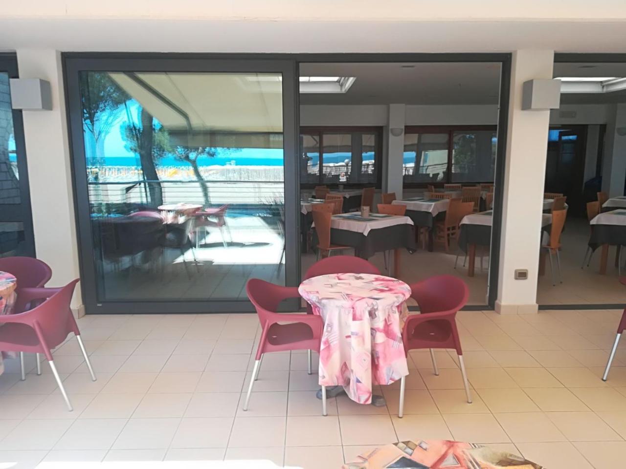 Hotel Ambra Lignano Sabbiadoro Exterior foto